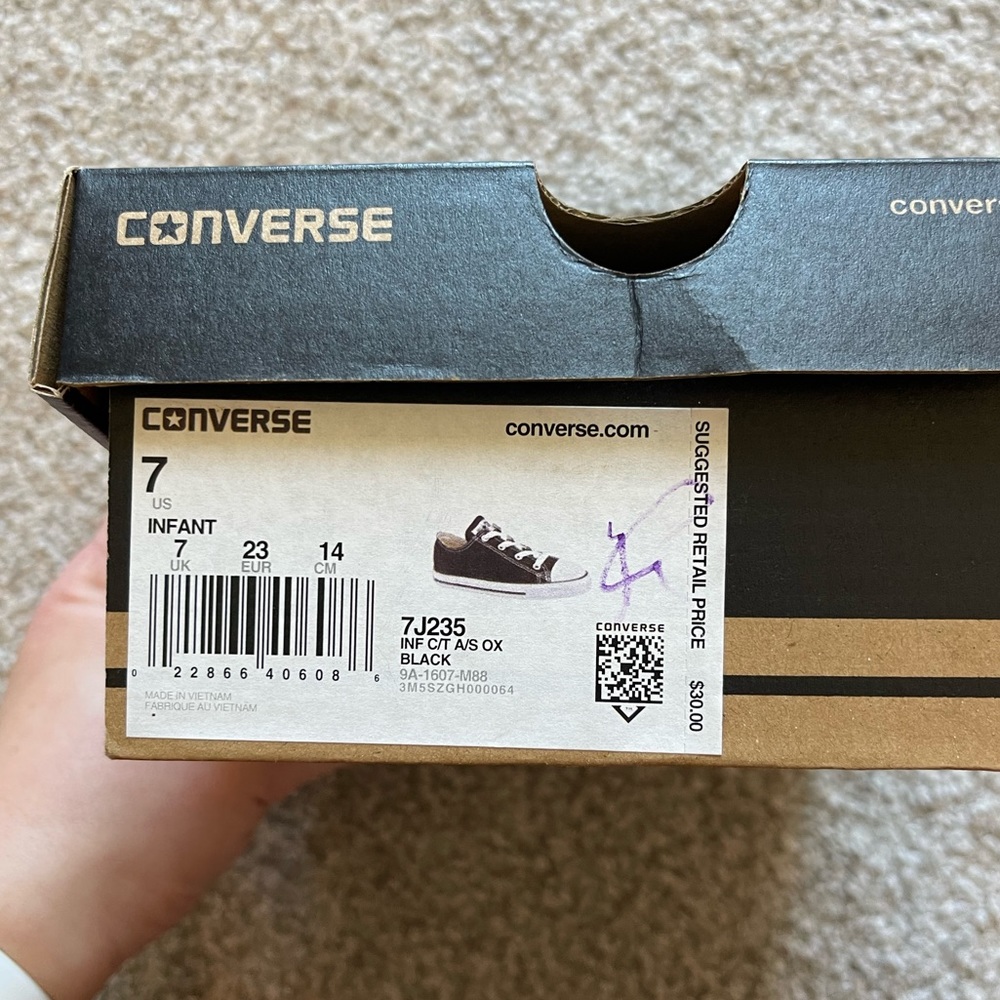 Kids Converse Size 7 - Picture 2 of 3
